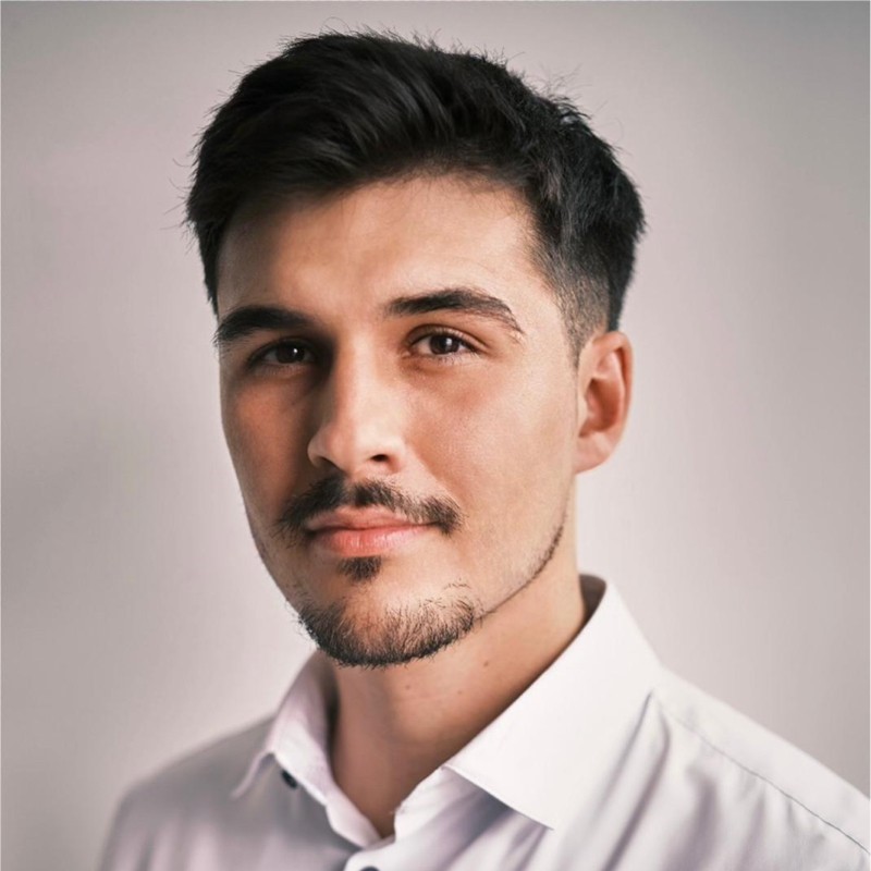 Dušan Tešlár  